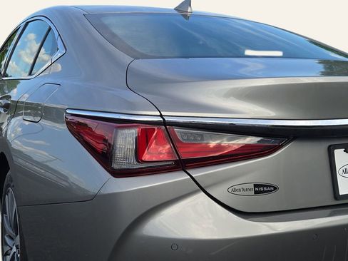 Used 2021 Lexus ES 350 w/ Premium Package FWD image 9