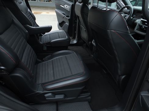 Used 2025 Ford Explorer ST-Line AWD/4WD image 13