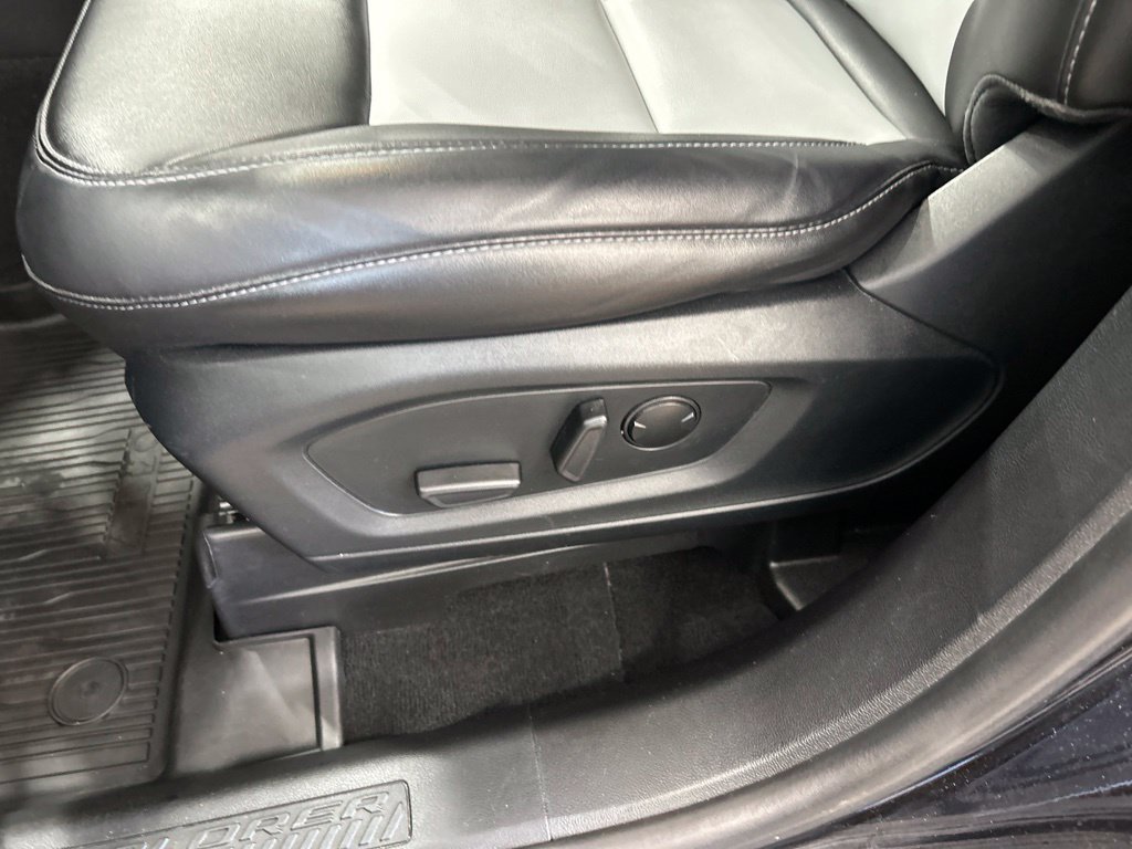 Certified 2022 Ford Explorer XLT w/ Equipment Group 202A AWD/4WD image 11