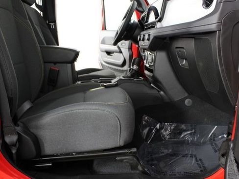 Used 2025 Jeep Wrangler Unlimited Sahara AWD/4WD image 19