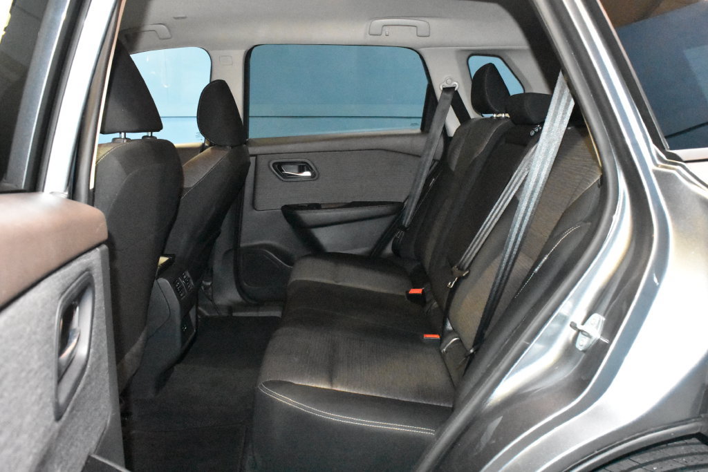 Used 2023 Nissan Rogue SV AWD/4WD image 19