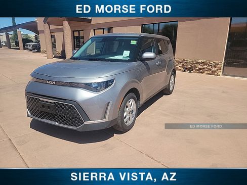 Used 2025 Kia Soul LX FWD image 2