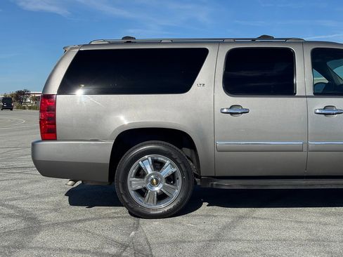 Used 2009 Chevrolet Suburban LTZ image 8