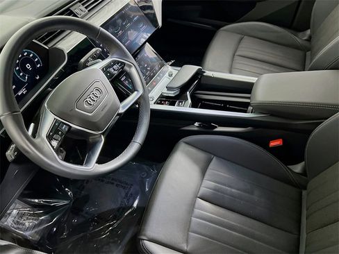 Used 2024 Audi Q8 e-tron Premium Plus image 23