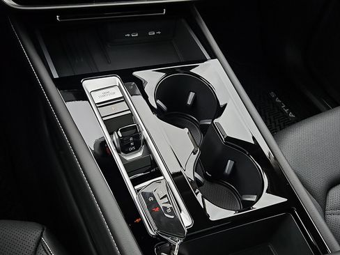 New 2026 Volkswagen Atlas SE image 15