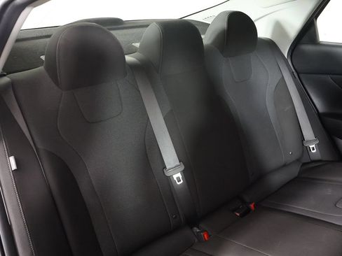 Used 2025 Hyundai Elantra SE FWD image 30