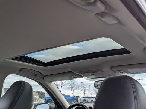 Used 2017 INFINITI Q50 Signature Edition w/ All Weather Package (L93) image 21