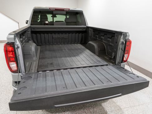 Used 2024 GMC Sierra 1500 SLE w/ Preferred Package image 11