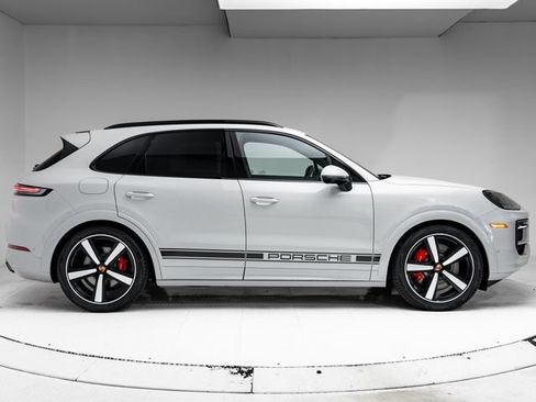 New 2026 Porsche Cayenne GTS AWD/4WD image 36