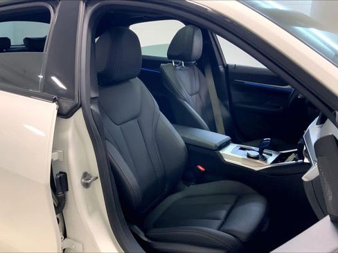 Used 2023 BMW i4 eDrive35 image 9