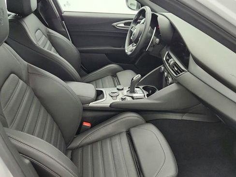 Used 2025 Alfa Romeo Giulia AWD w/ Veloce Package AWD image 25
