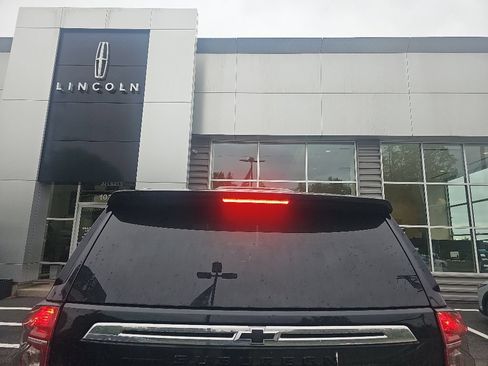 Used 2023 Chevrolet Suburban LT w/ LT Signature Plus Package AWD/4WD image 6
