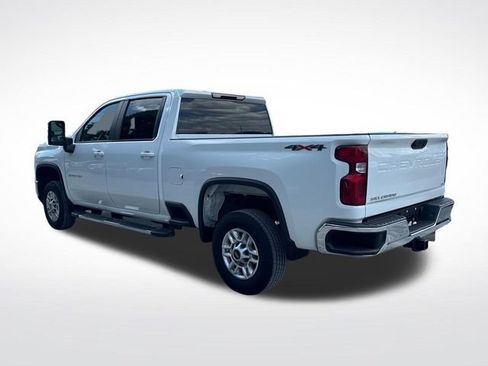 Used 2024 Chevrolet Silverado 2500 LT AWD/4WD image 3