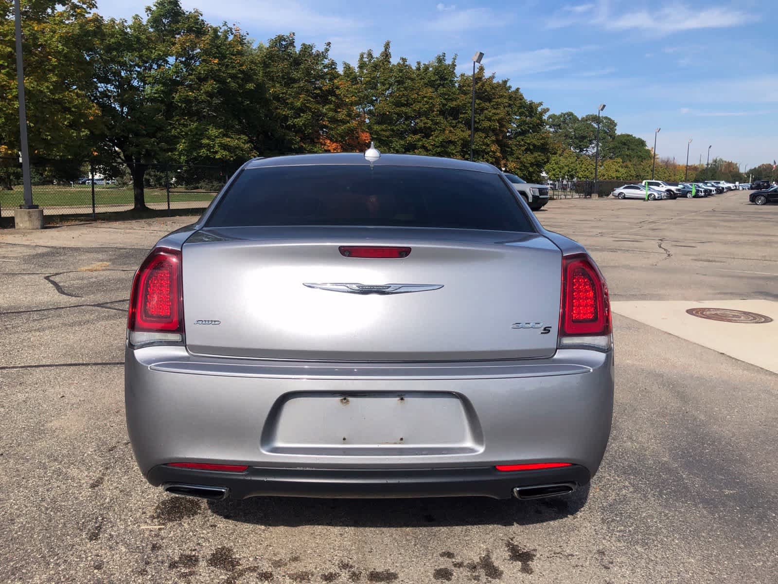 Used 2018 Chrysler 300 S AWD/4WD image 4