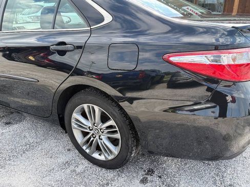 Used 2015 Toyota Camry SE w/ Moonroof Package FWD image 5