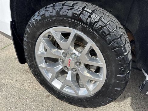 Used 2018 GMC Yukon XL SLT AWD/4WD image 15