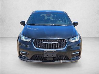 Used 2025 Chrysler Pacifica Select FWD video 2