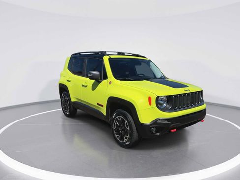Used 2017 Jeep Renegade Trailhawk w/ Popular Equipment Group AWD/4WD image 2