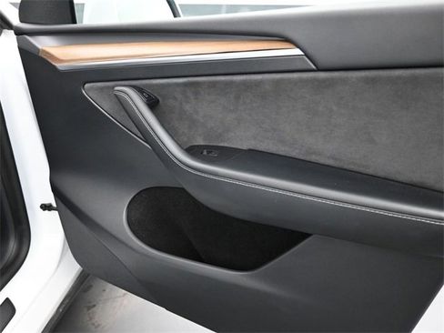 Used 2023 Tesla Model Y Long Range image 22