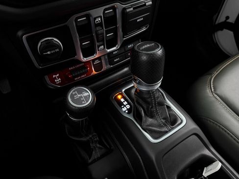 Used 2024 Jeep Gladiator Mojave AWD/4WD image 29