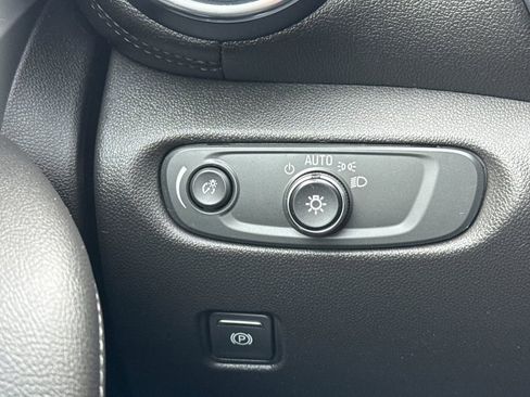 Used 2019 Chevrolet Blazer LT image 39