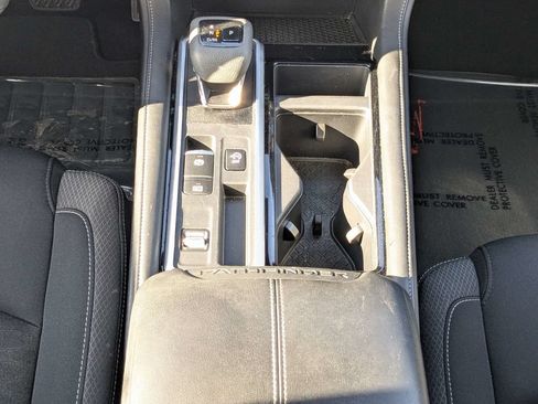 Used 2024 Nissan Pathfinder SV FWD image 19