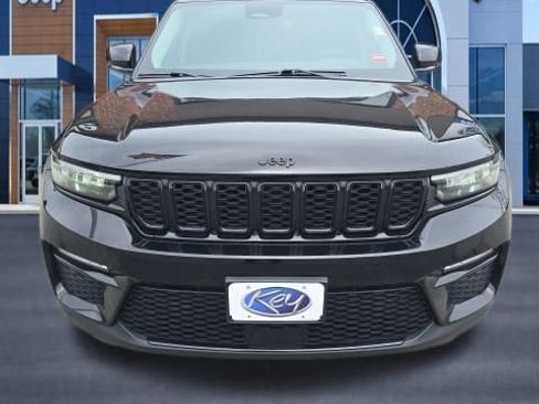 Used 2023 Jeep Grand Cherokee Limited w/ Black Appearance Package AWD/4WD image 2