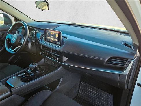 Used 2024 Nissan Rogue S image 21