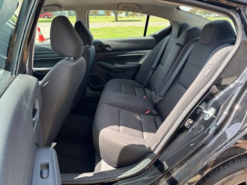 Used 2025 Nissan Altima 2.5 SV FWD image 21