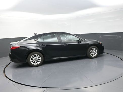 Used 2025 Toyota Camry LE image 13