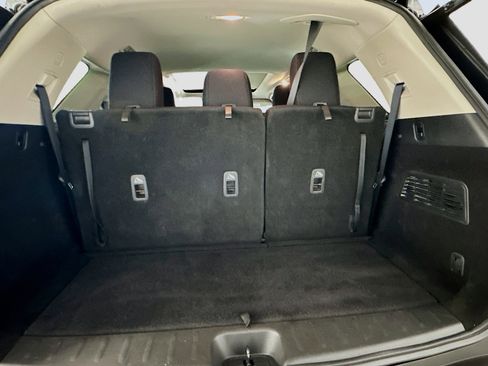 Used 2023 Nissan Pathfinder SV w/ SV Premium Package image 31