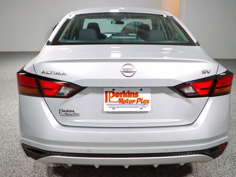 Used 2024 Nissan Altima 2.5 SV image 8