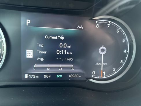 Used 2025 Genesis G70 2.5T RWD image 14