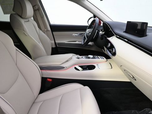 Used 2025 Genesis GV70 2.5T Select w/ Advanced Package image 16