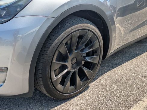 Used 2024 Tesla Model Y Long Range image 5