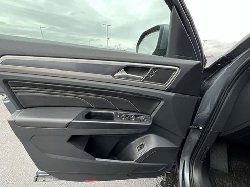 Used 2020 Volkswagen Atlas Cross Sport SEL image 23