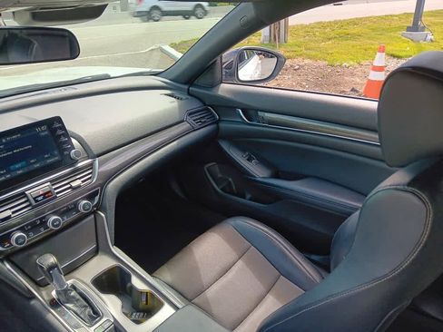 Used 2018 Honda Accord Sport image 11