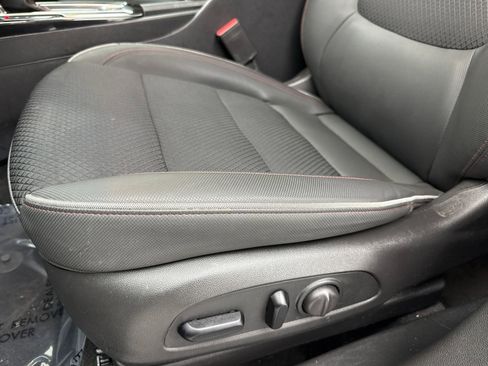 Used 2023 Chevrolet TrailBlazer RS w/ Convenience Package image 35