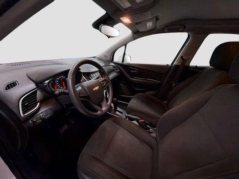 Used 2020 Chevrolet Trax LS image 17