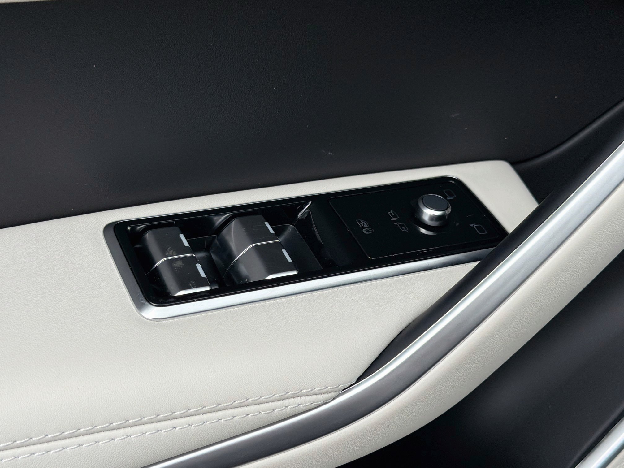New 2026 Jaguar F-PACE R-Dynamic S AWD/4WD image 23
