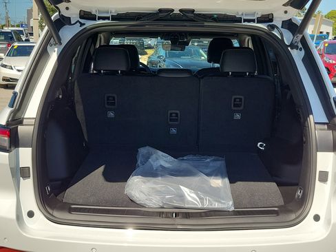 New 2025 Jeep Grand Cherokee Altitude image 5