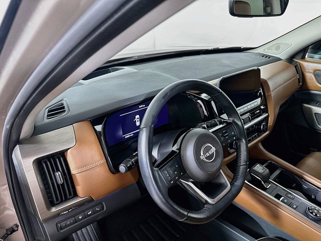 Used 2023 Nissan Pathfinder Platinum AWD/4WD image 9