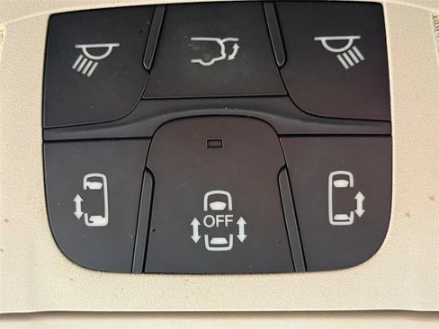 Used 2018 Chrysler Pacifica Touring-L FWD image 21
