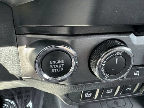 Used 2019 Toyota Tacoma TRD Sport w/ Technology Package AWD/4WD image 25