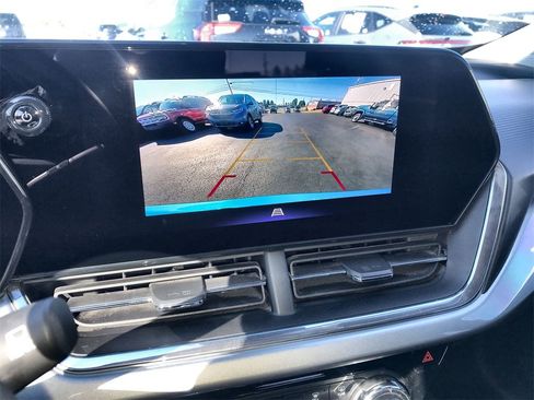 Used 2025 Chevrolet Trax LT image 17