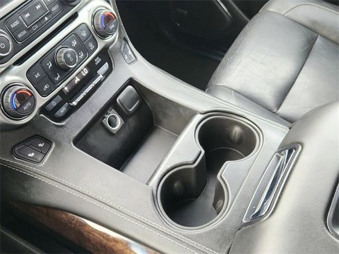 Used 2018 Chevrolet Suburban LT image 19