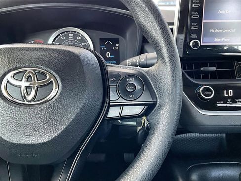 Used 2020 Toyota Corolla LE image 25