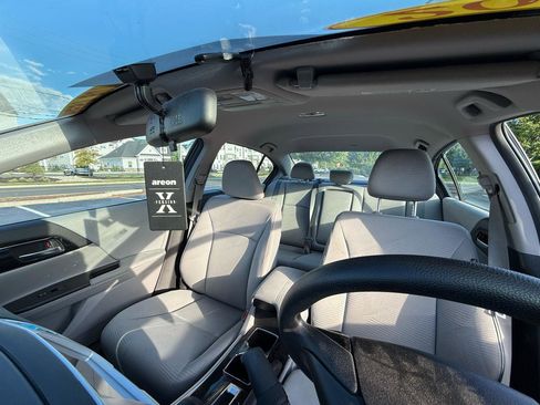 Used 2017 Honda Accord LX image 9