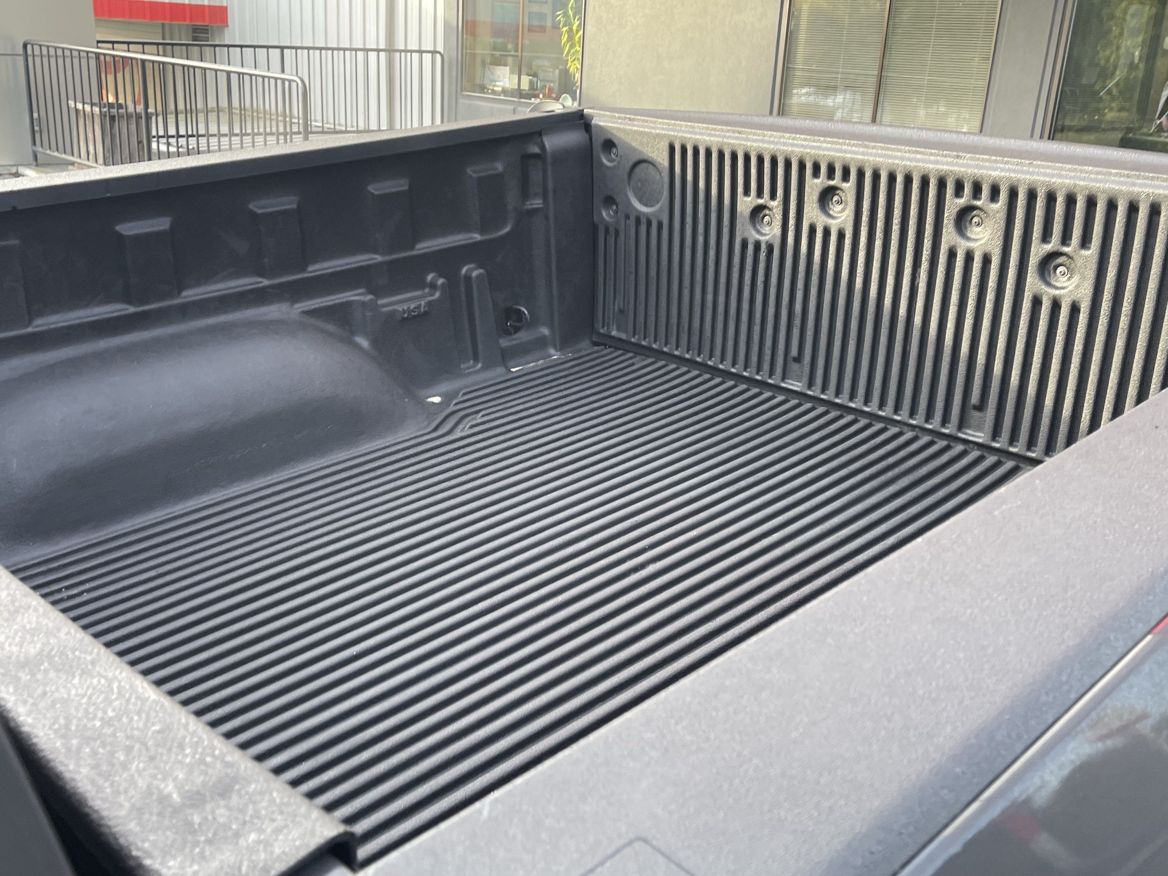 Used 2019 RAM 1500 Classic SLT AWD/4WD image 10