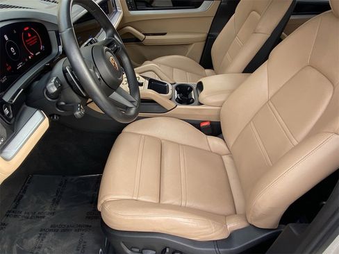 Used 2024 Porsche Cayenne image 19